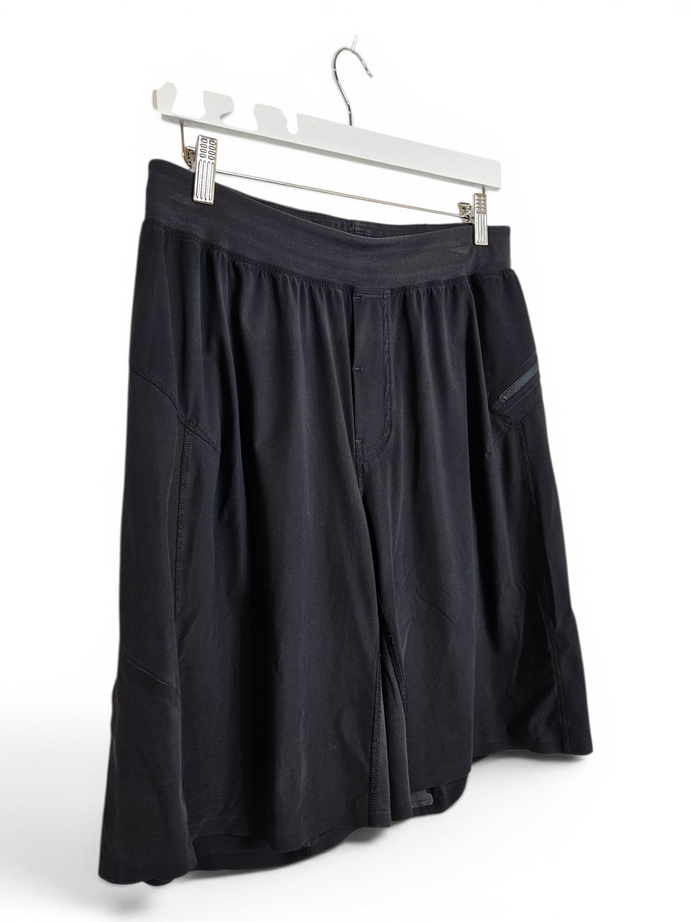 Lululemon Shorts Mens M Black Athletic Gym Running Training Zip Pocket Side Vent